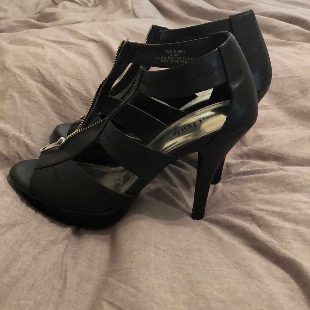 Shoes - Picture 2 of 3